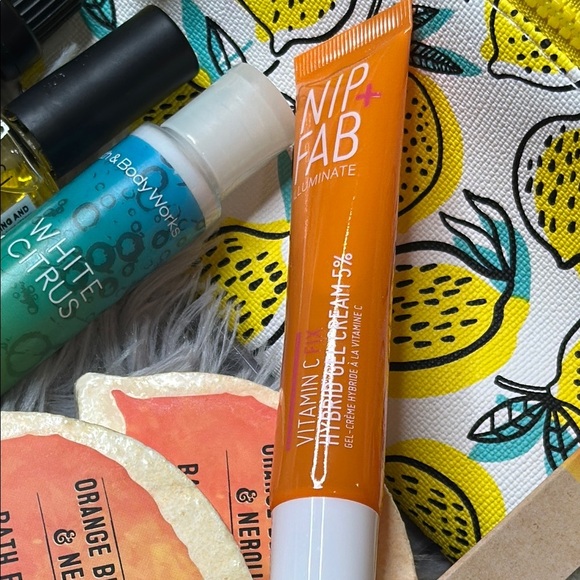 IPSY Lemon Print Cosmetic Bag & Beauty Bundle Citrus Focused Theme Gifts - Picture 7 of 10